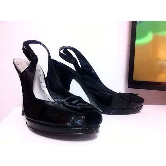 BCBGIRLS 7.5 Glossy Black Heels