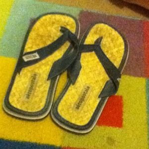 Aeropostale flip flops