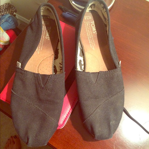 Women's size 7 times lightly worn.