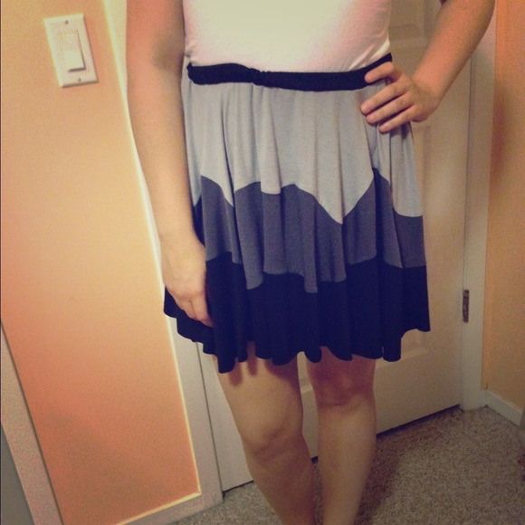 slightly worn. gray and black skirt. high waisted