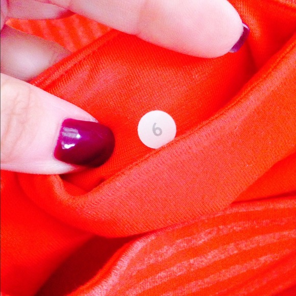 ⛔️ SOLD!!! ⛔️ Lululemon Wunder Under crops. - Picture 3 of 3