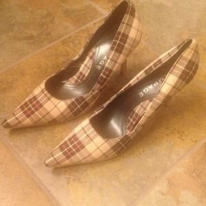 Pumps: black, beige, red