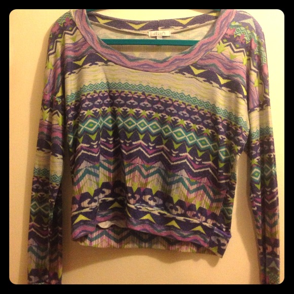 Pretty Long Sleeve Crop Top!