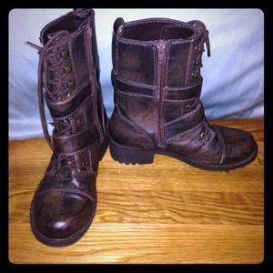 Commander boots