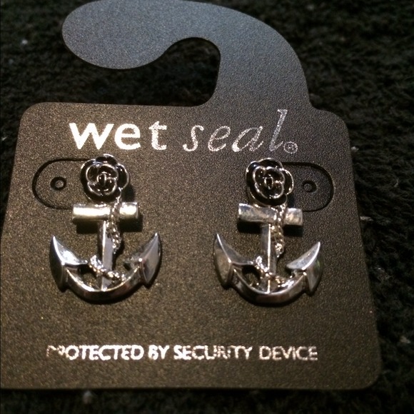 Brand new silver anchor earrings.