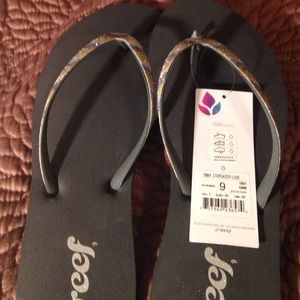 NWT Reef flip flops.  Size 9, metallic stripes.