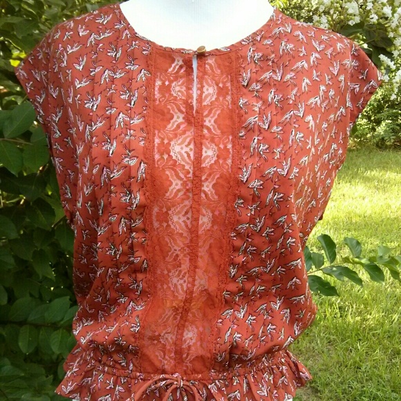 Brown bird top w lace detail xs