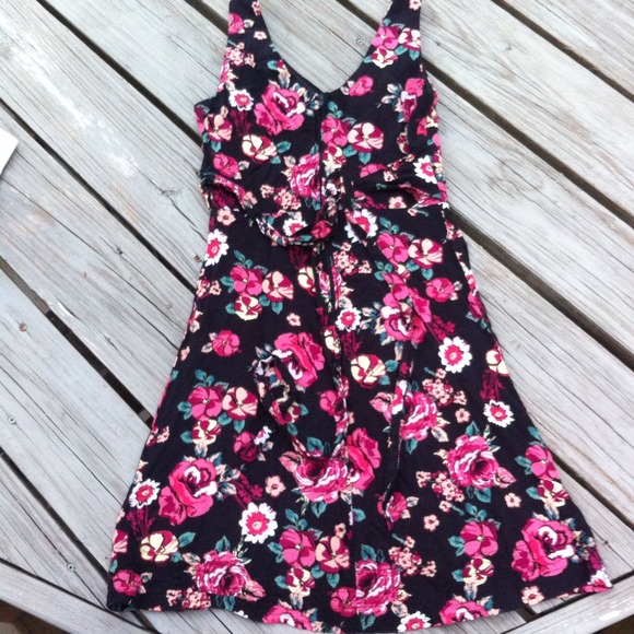 B. Darling Dresses & Skirts - LAST chance 4/18 sun dress floral padded bra 3/4