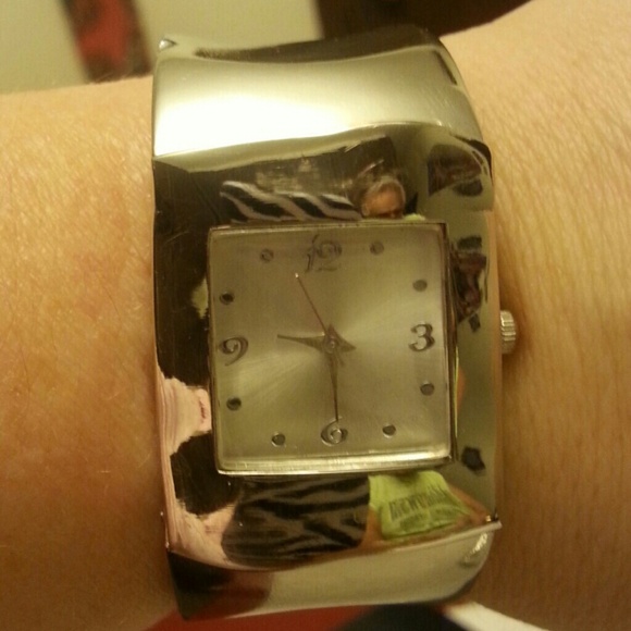 Silver watch - Picture 1 of 3