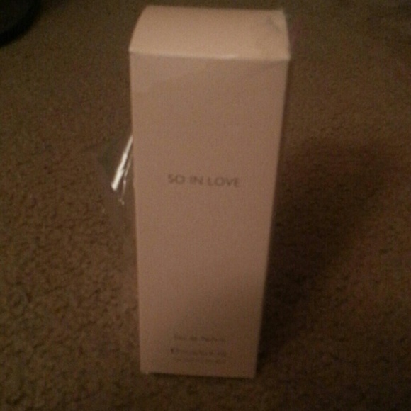 VS So In Love Perfume