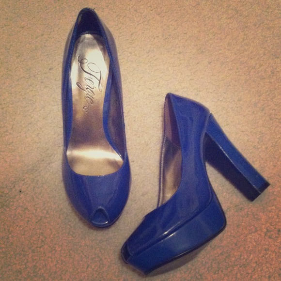 Shoes - Royal blue heels