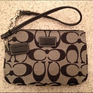 Coach wristlet. Reserved for @katpurr