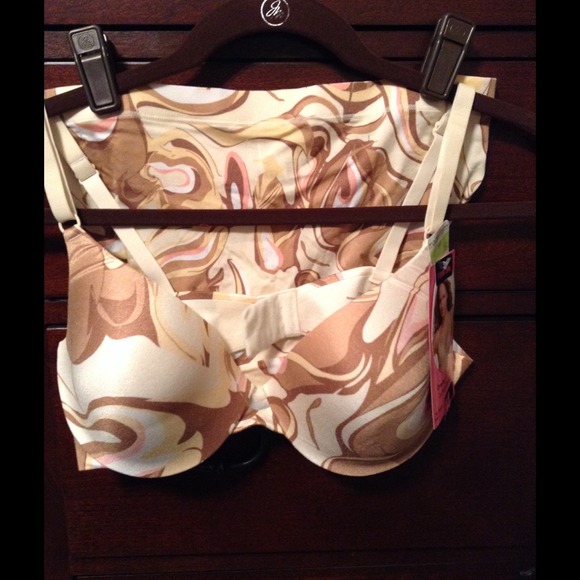 NWT Bra & Panty / Undergarment / Intimants