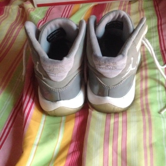 SOLD💛 3.5y cool grey 11 70🅿️🅿️ & posh shipping - Picture 2 of 4