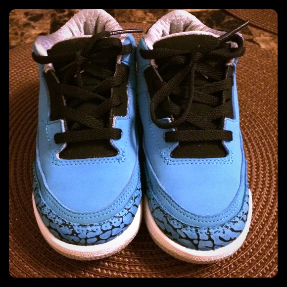 SOLD!!Retro 3's Jordan's toddler size 10c