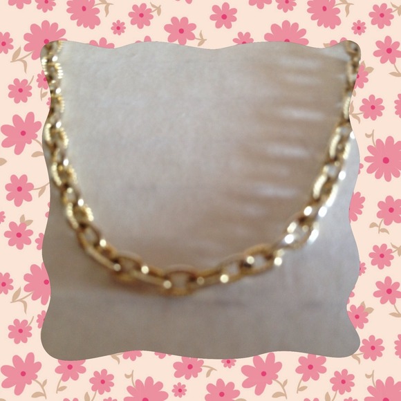 Goldtone Small Link Chain....🌷