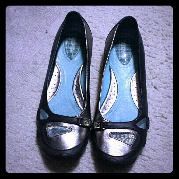 Kenneth Cole silver and black size 9.5 slip ons