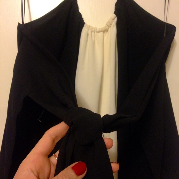 Sexy top with tie back - Picture 2 of 3