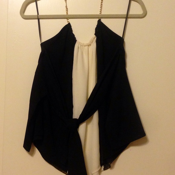 Sexy top with tie back - Picture 3 of 3