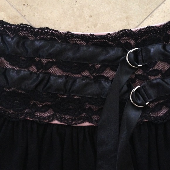 Black lace skirt - Picture 2 of 2