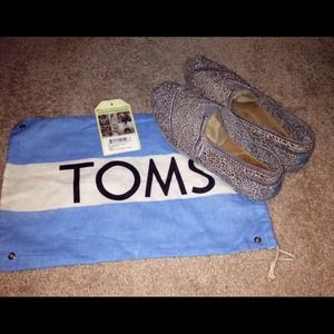🌟SOLD🌟TOMS Crochet Gray slip on shoe - 7