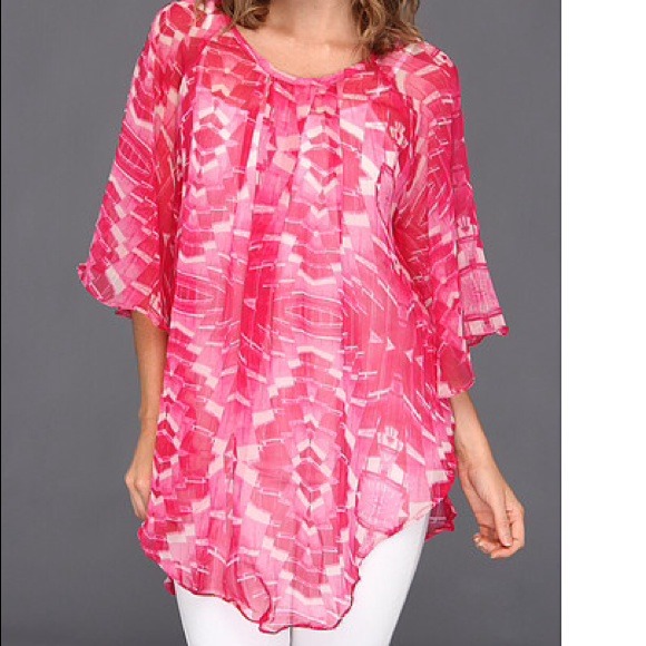 🎉HOST PICK🎉💕Hot Pink Steve Madden Top💕 - Picture 2 of 4