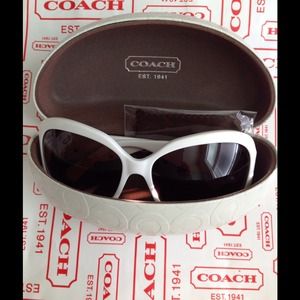 Coach Accessories - ๐๐Coach๐๐White ๐๐Arabella๐๐ Sunglasses๐๐ Coach Accessories - ๐๐Coach๐๐White ๐๐Arabella๐๐ Sunglasses๐๐