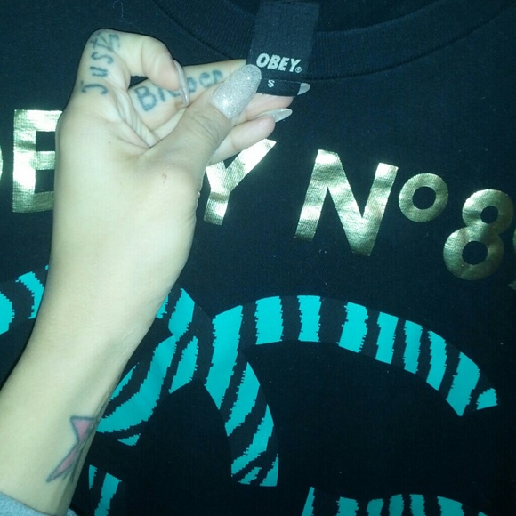 Obey tshirt. Unisex - Picture 2 of 3