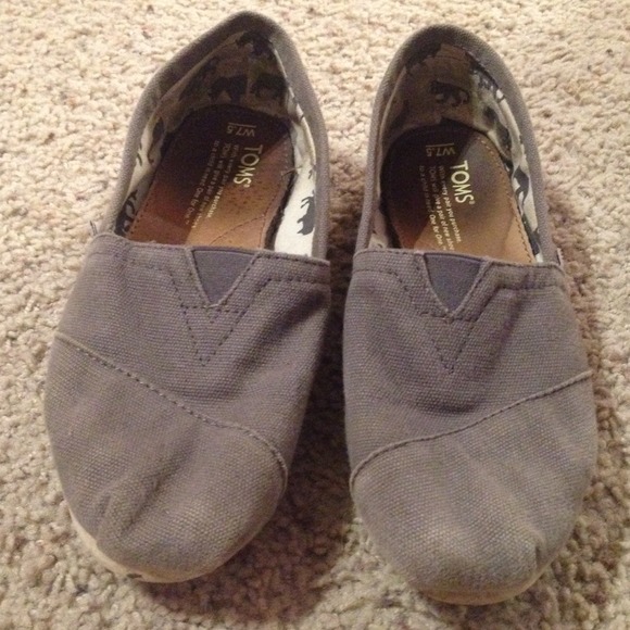 Neutral colored Toms
