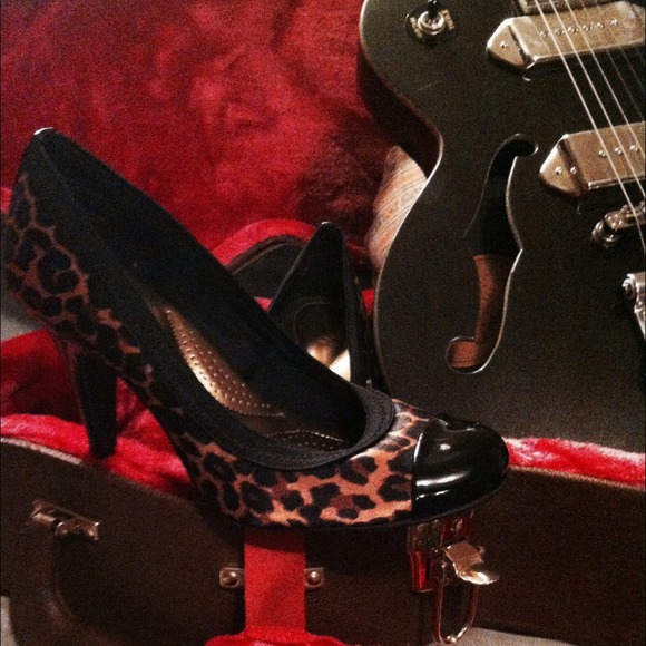 💋SEXY 👠LEOPARD PUMP with Patent Leather Accents