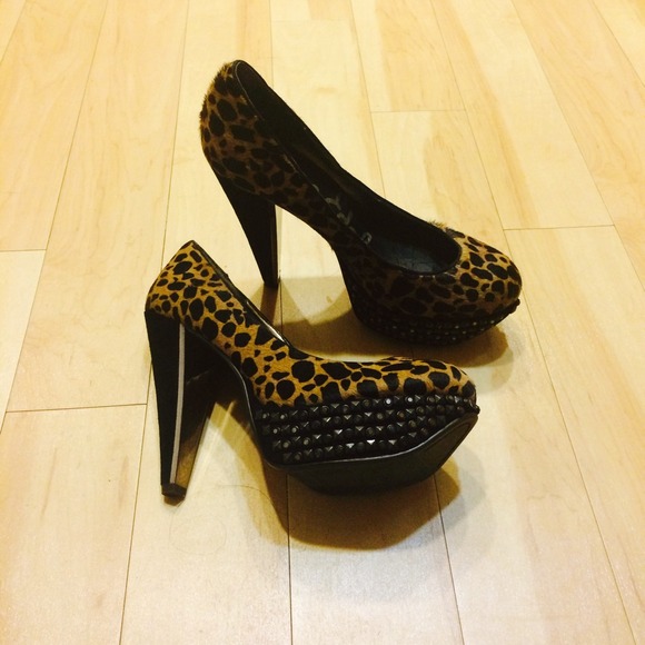 SAM EDELMAN York Studded LEOPARD Platform Heel