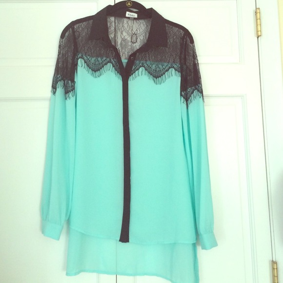 NEW Tobi Mint Green with black lace blouse!