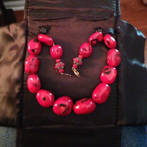 Beautiful red statement necklace! - Picture 2 of 3