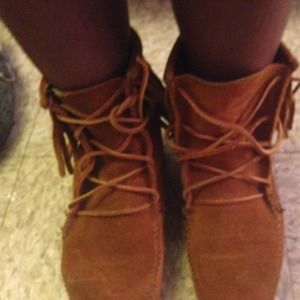 Mid-calf fringe Minnetonka