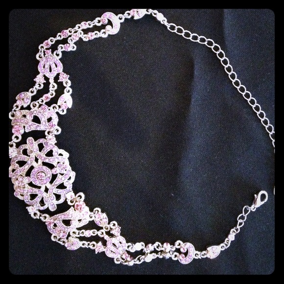 Glamorous antique style choker