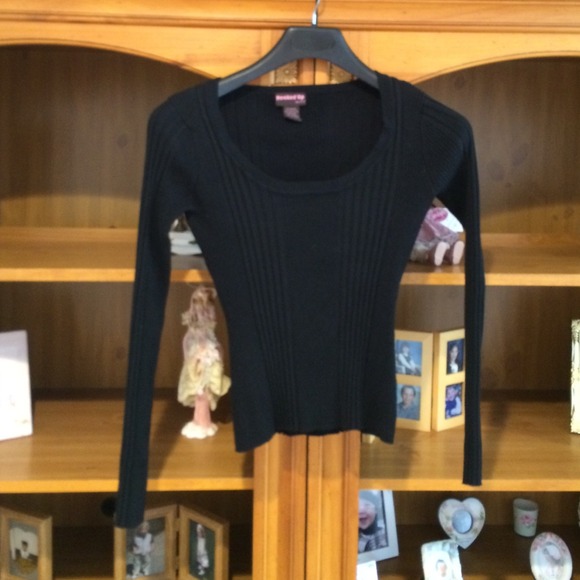 Black round  neck sweater - Picture 1 of 2
