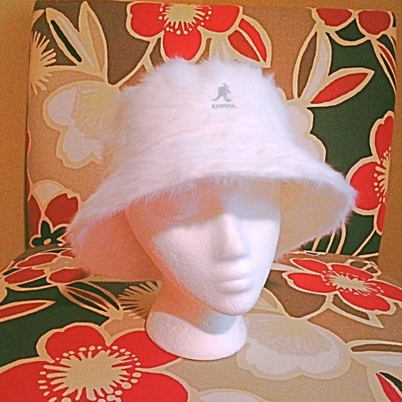 Kangol White Fur Bucket hat 😍