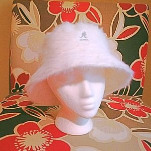 Kangol White Fur Bucket hat 😍