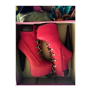 Qupid PRATT-64 RED NUBUCK PU BOOTS