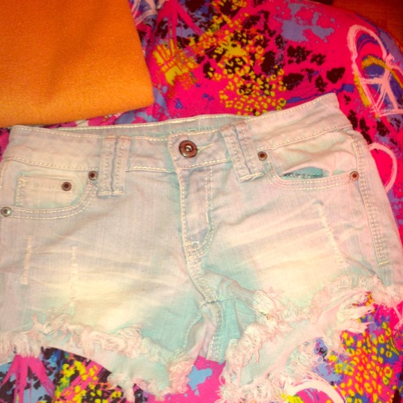 Shorts with fringed bottoms