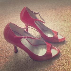 GUESS peep toe heels