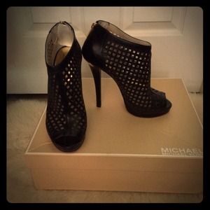 Michael Kors black sexy bootie