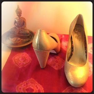 Seychelles golden sparkle heels