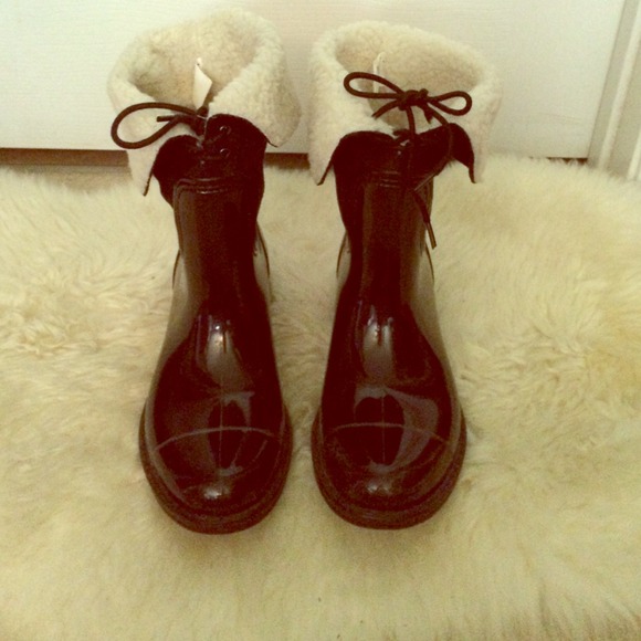 Super cute rain boots