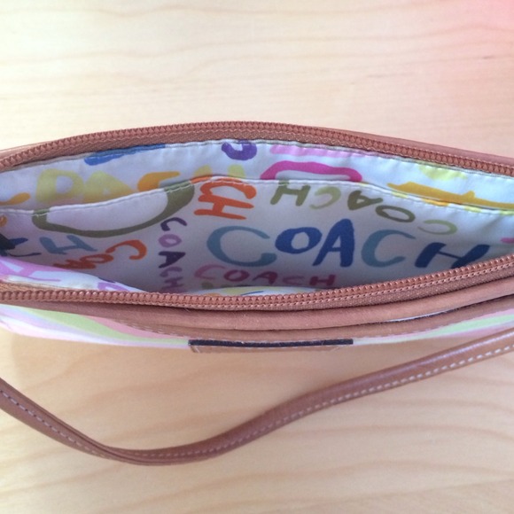 🔴SOLD🔴 Coach Wristlet - Picture 3 of 3