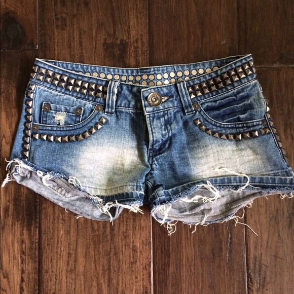 Heavy metal pyramid stud denim cutoff shorts - Picture 1 of 3