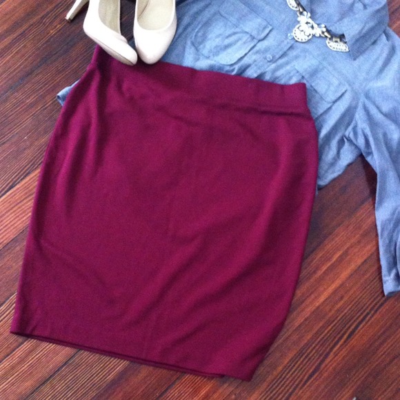 ✋BUNDLED✋Calvin Klein wine skirt - Picture 2 of 3