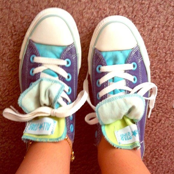 Size 7 Converse sneakers