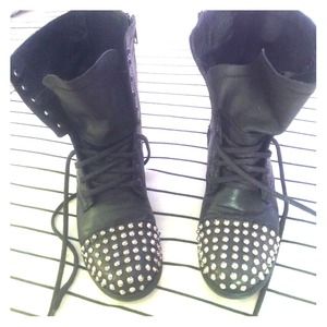 Steve Madden Tarnney studded boots