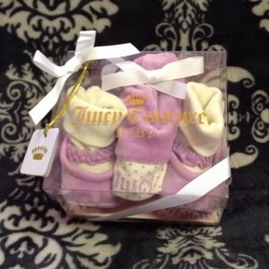 Juicy Couture girls hat and bootie set